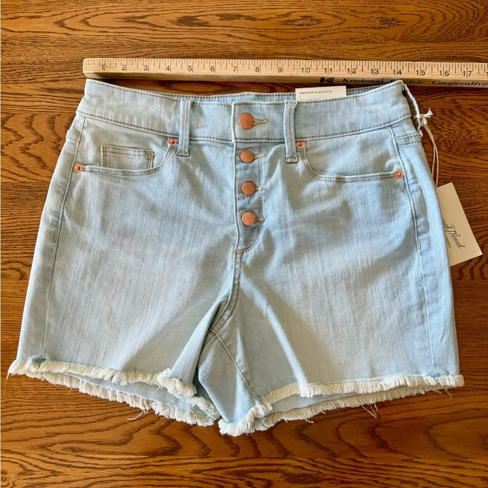 Light Wash High-Rise MIDI Jean Shorts 6/28 Button Fly by Universal Thread NEW
